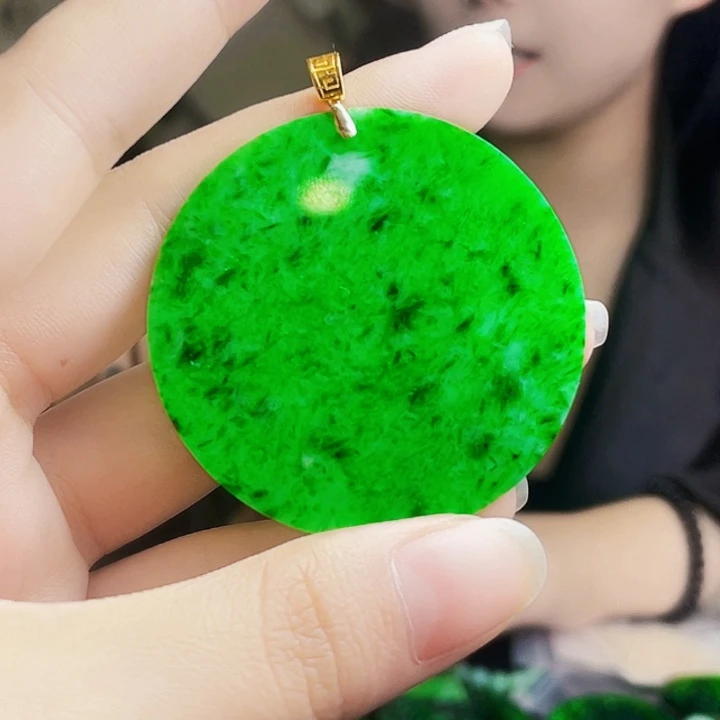 翡翠18K金镶嵌颈饰多样性
