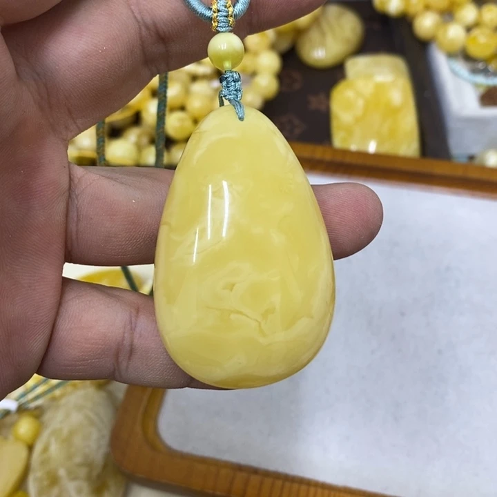 蜜蜡未镶嵌裸石吊坠