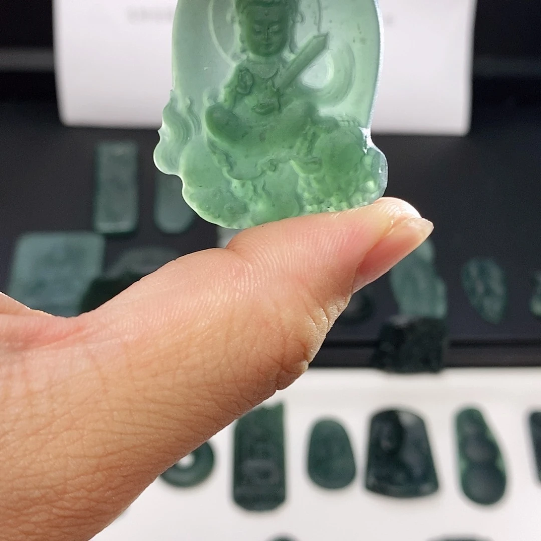 翡翠未镶嵌颈饰7号