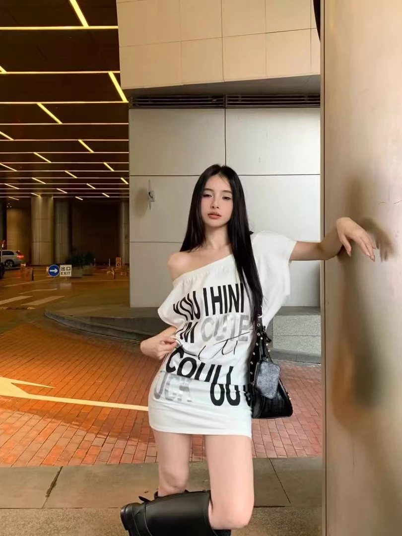 字母印花斜肩短袖T恤连衣裙女春季黑色修身短裙辣妹收腰包臀裙子