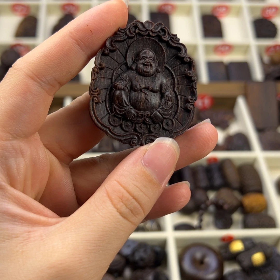 肖*白海南笑口常开随行脖挂