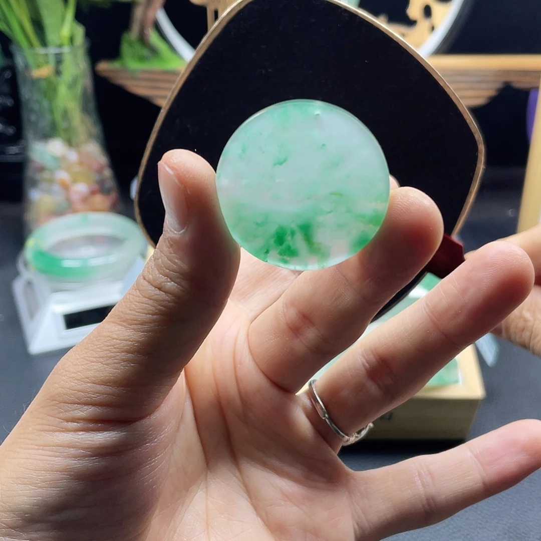 石英质玉（非洲翠）未镶嵌颈饰