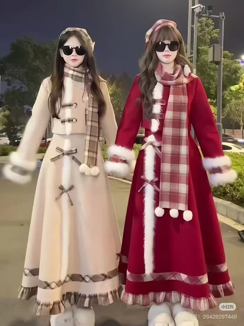 又又家 冬季新款氛围感甜美格子围巾毛呢三件套