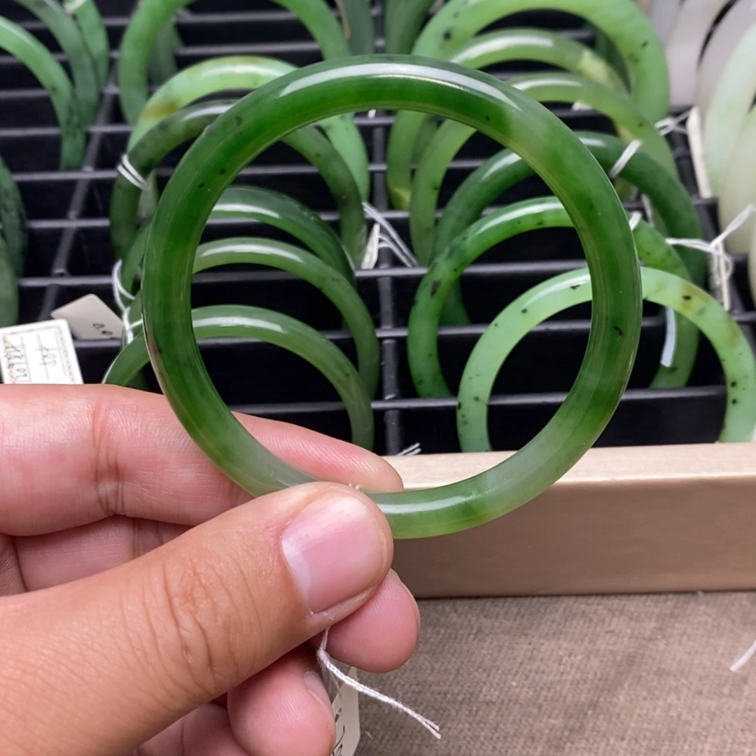 和田玉未镶嵌手镯