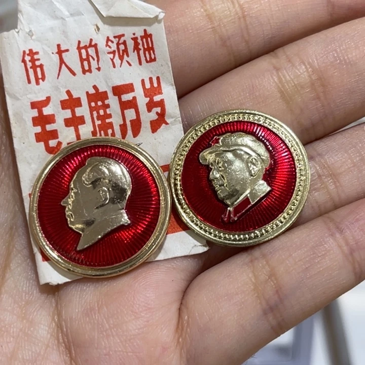 辉达利红色收藏纪念章
