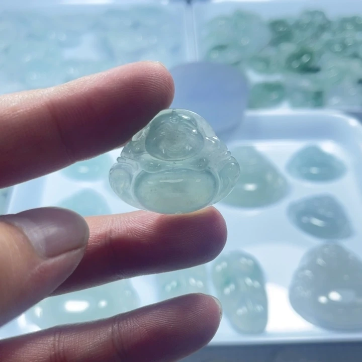 翡翠未镶嵌颈饰佛
