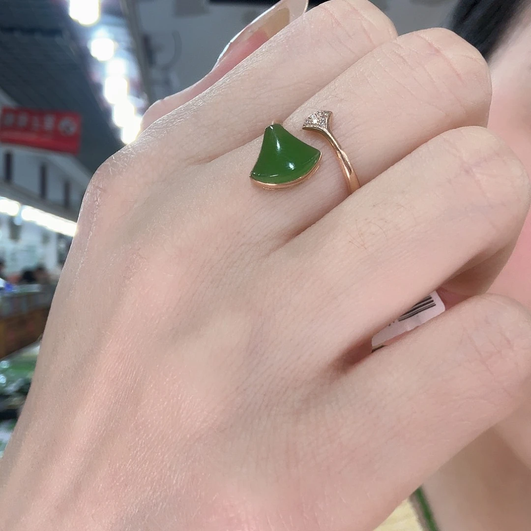 和田玉戒指18K金镶嵌