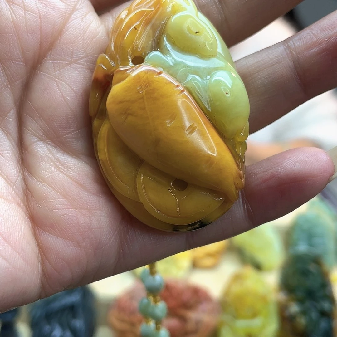 蛇纹石玉颈饰未镶嵌