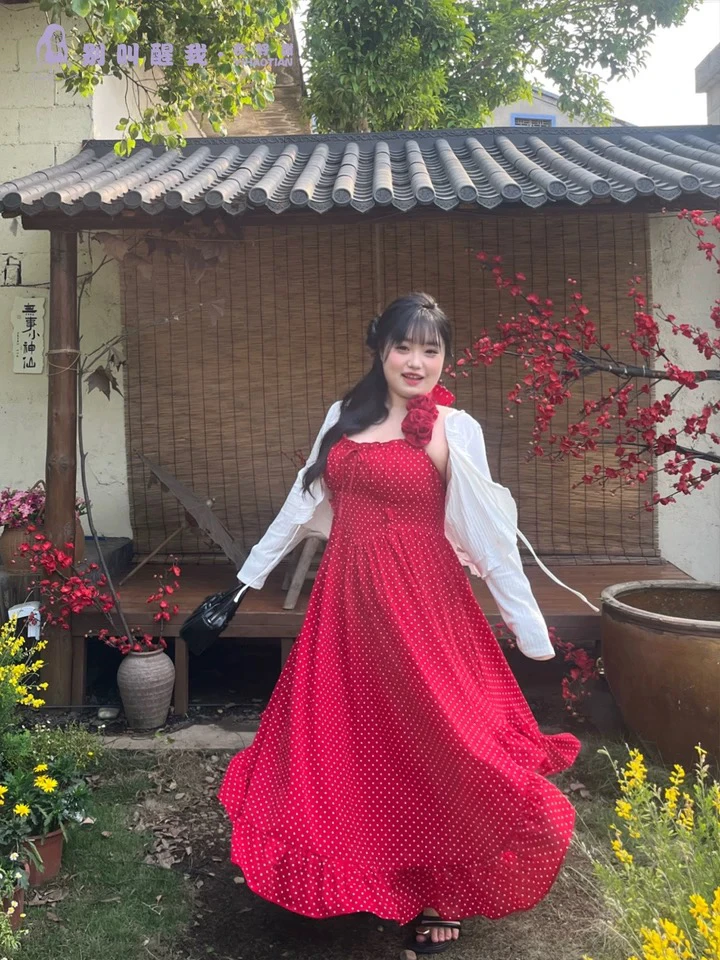 别叫醒我微胖大码波点连衣裙女夏季新款收腰显瘦气质长裙纯欲