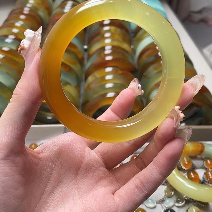 荣***儿蛇纹石玉未镶嵌手镯