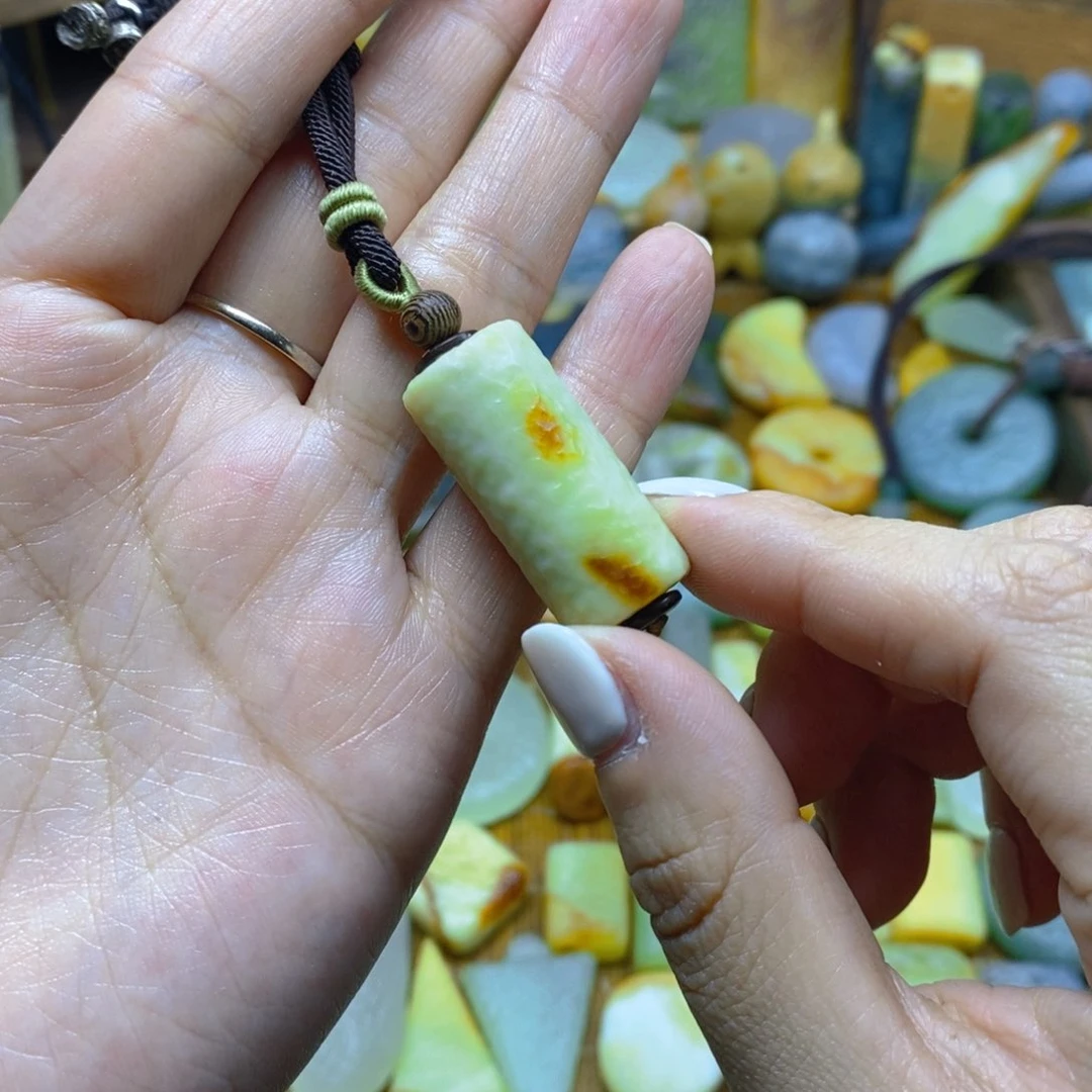 未镶嵌蛇纹石玉颈饰