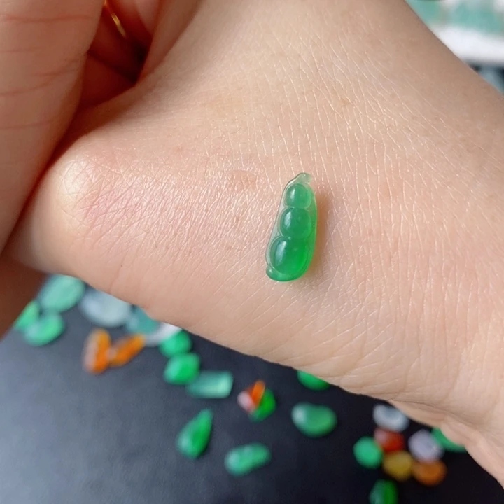 定制翡翠未镶嵌豆子