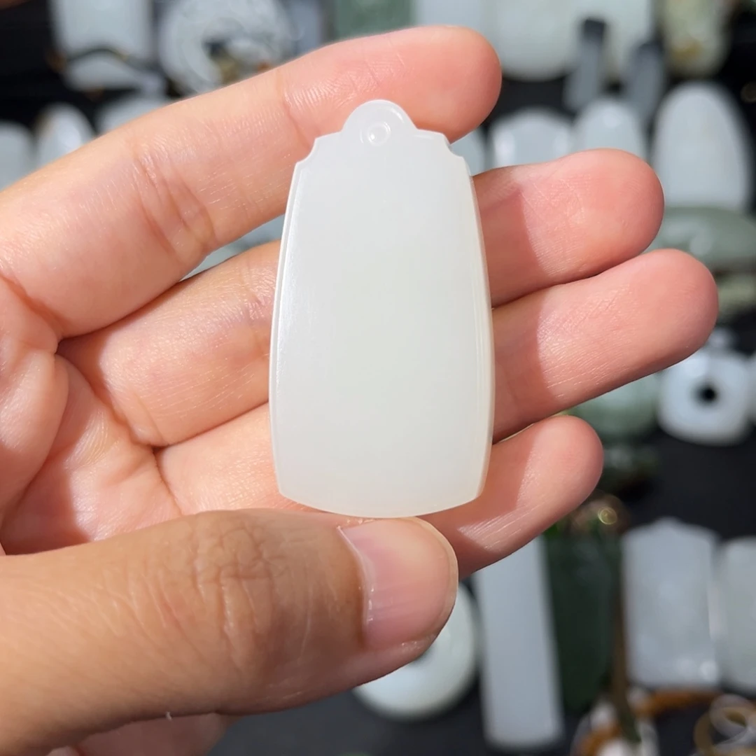 和田玉未镶嵌吊坠(赠链)