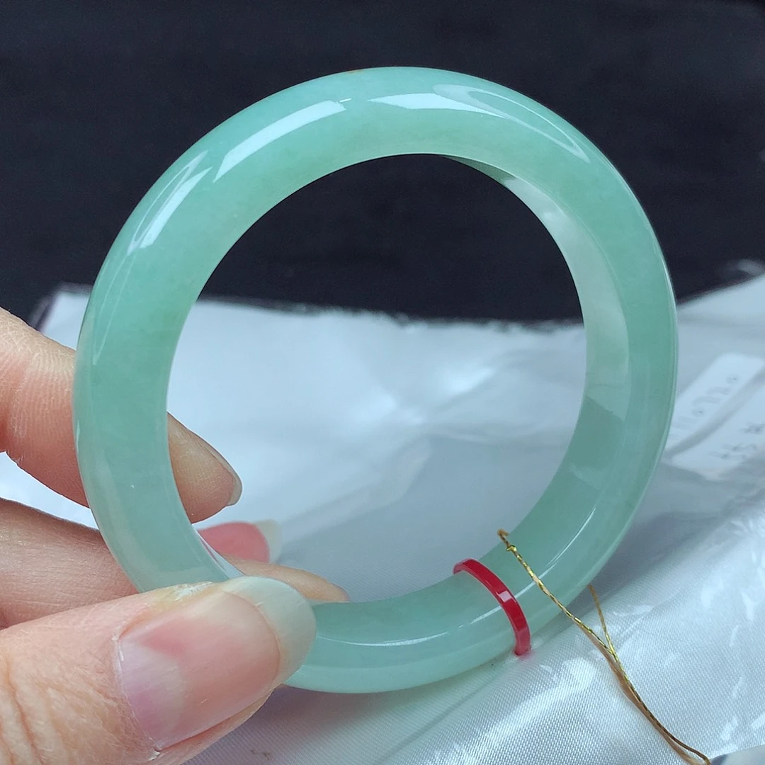 翡翠手镯未镶嵌55圈720