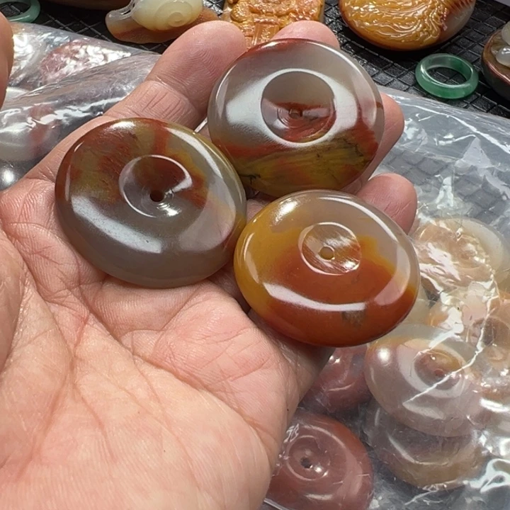 石英质玉（黄龙玉）颈饰未镶嵌?**?