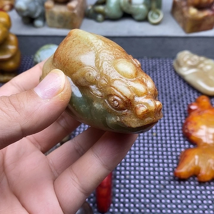 蛇纹石玉未镶嵌颈饰十*吖