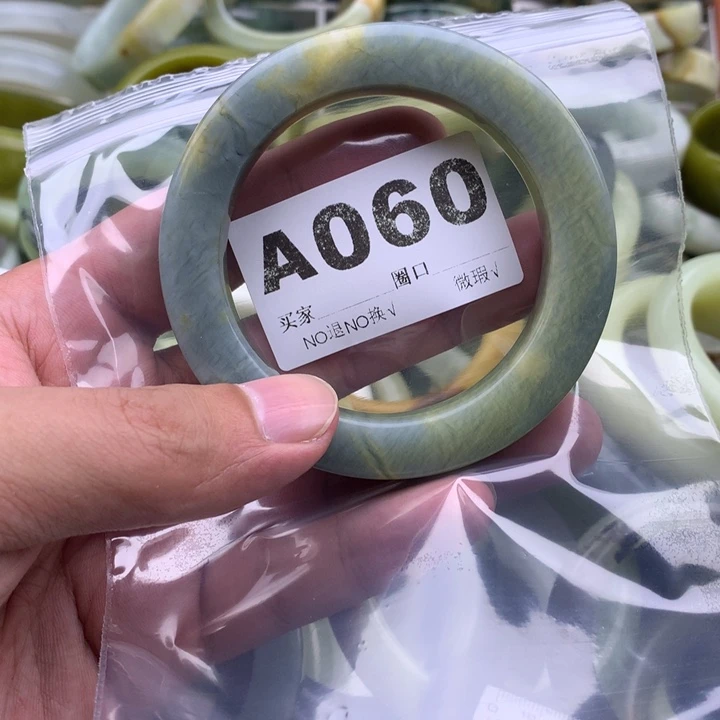武***主未镶嵌蛇纹石玉手镯