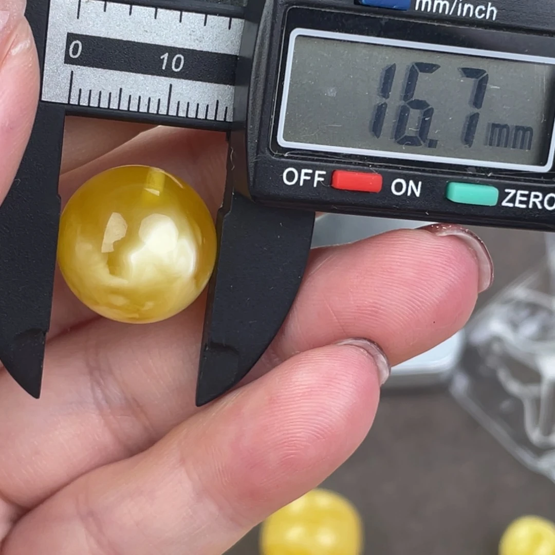 未镶嵌琥珀裸石微瑕！98