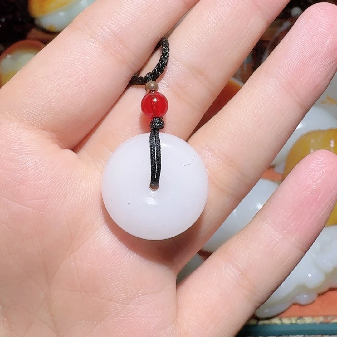 未镶嵌透闪石质玉挂件蓝**标