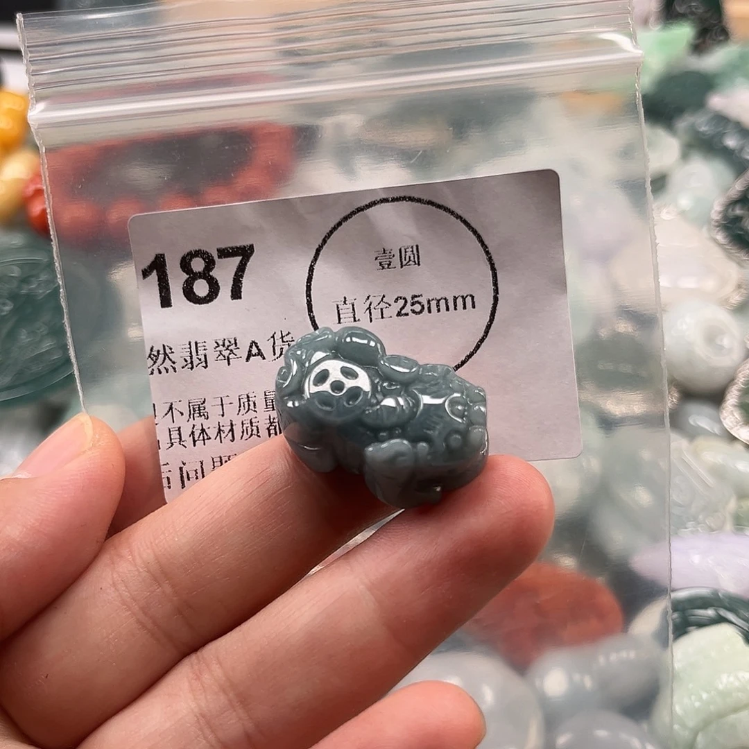 翡翠未镶嵌颈饰哈哈哈