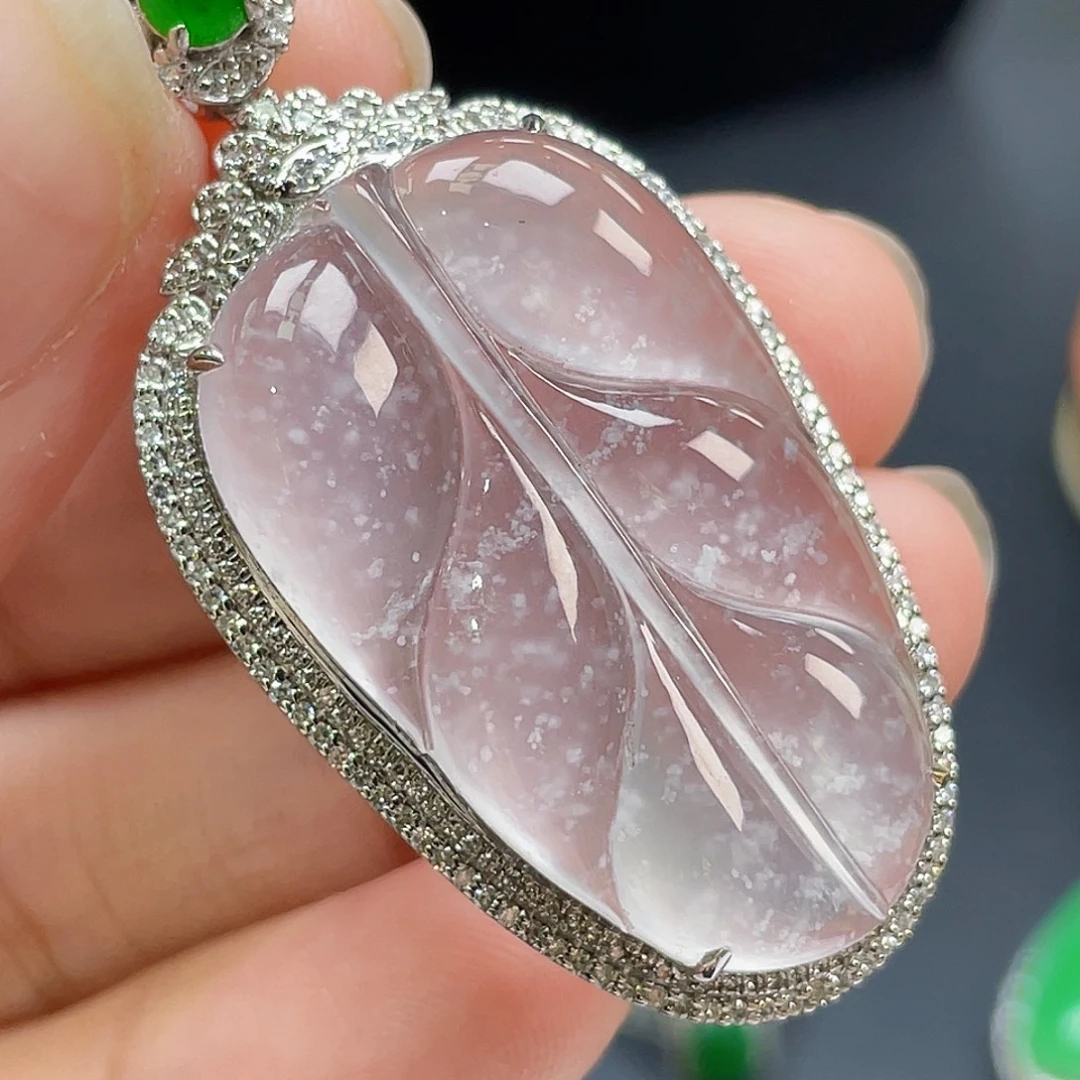 翡翠18K金镶嵌颈饰冰叶子