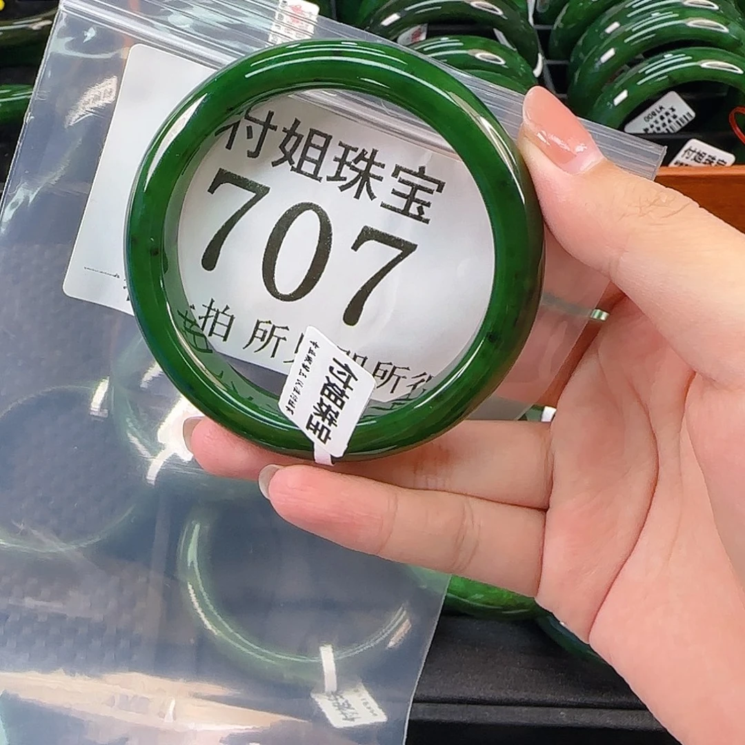 颈饰未镶嵌和田玉手镯59 707