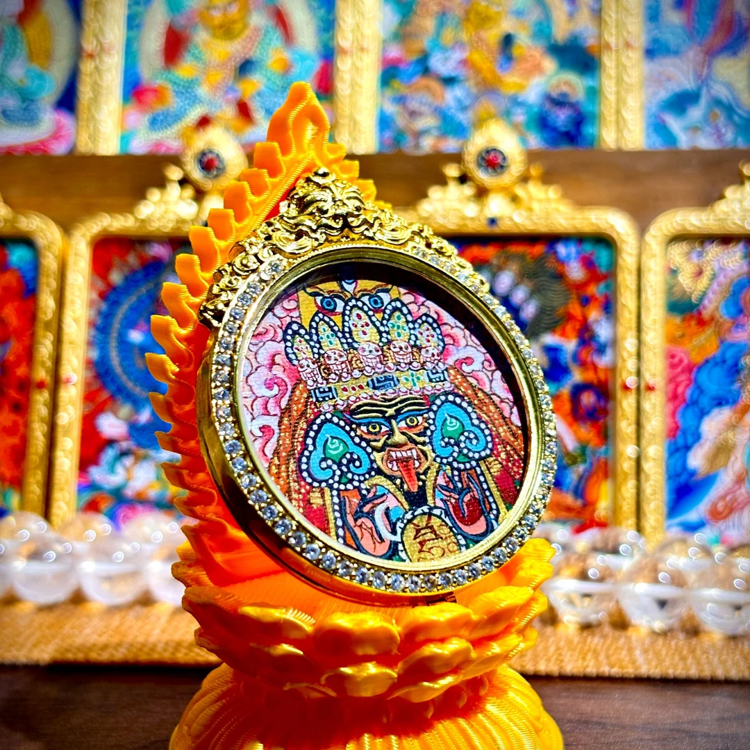 扎基拉姆唐卡 热贡纯手绘 铜镀金壳子 3.5cm  带盘龙结吊坠绳