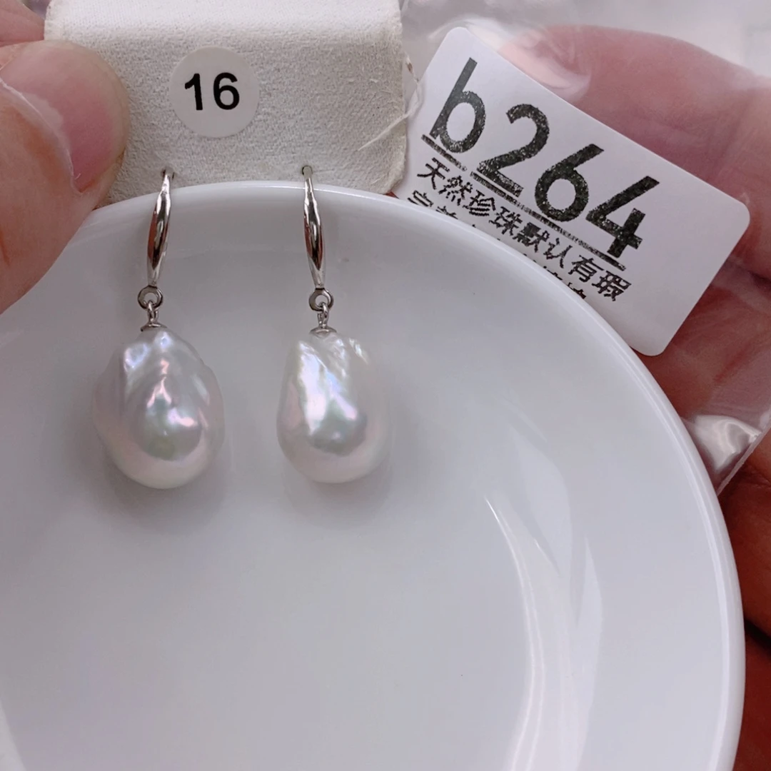 M***。颈饰淡水珍珠未镶嵌