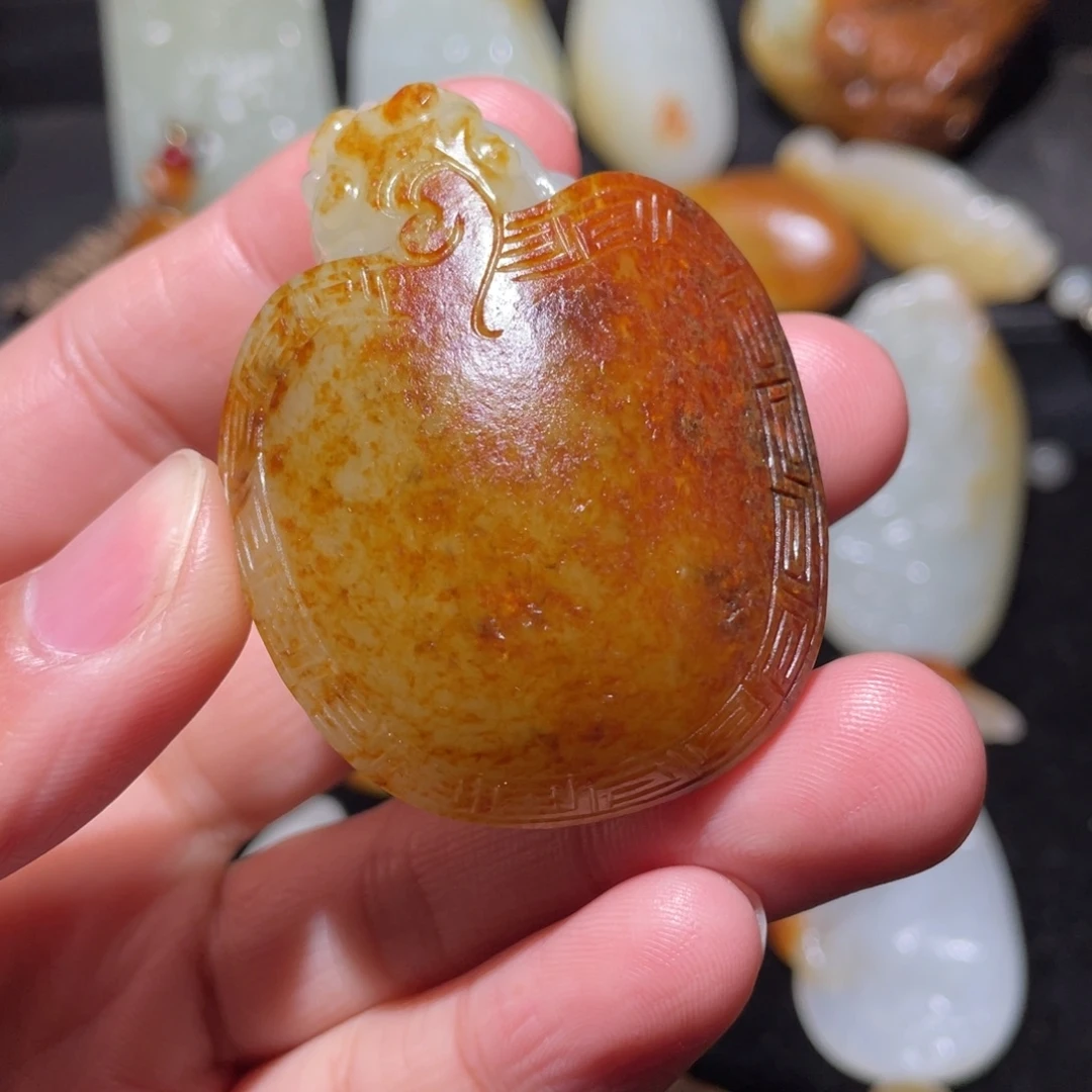 心***成和田玉未镶嵌把件