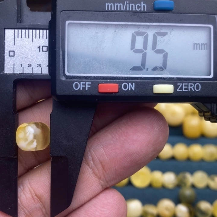 琥珀未镶嵌裸石39号9.5*7.9微瑕