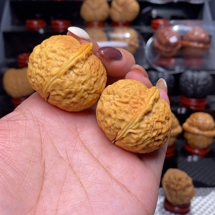 文玩核桃把件石奎元宝…………90