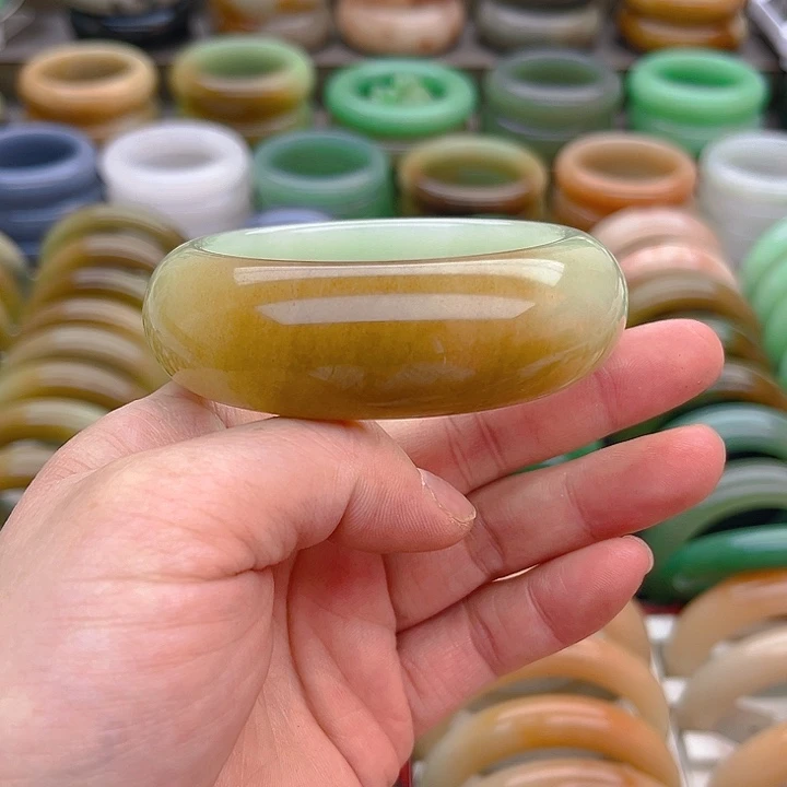 未镶嵌手镯（圆镯）石英质玉