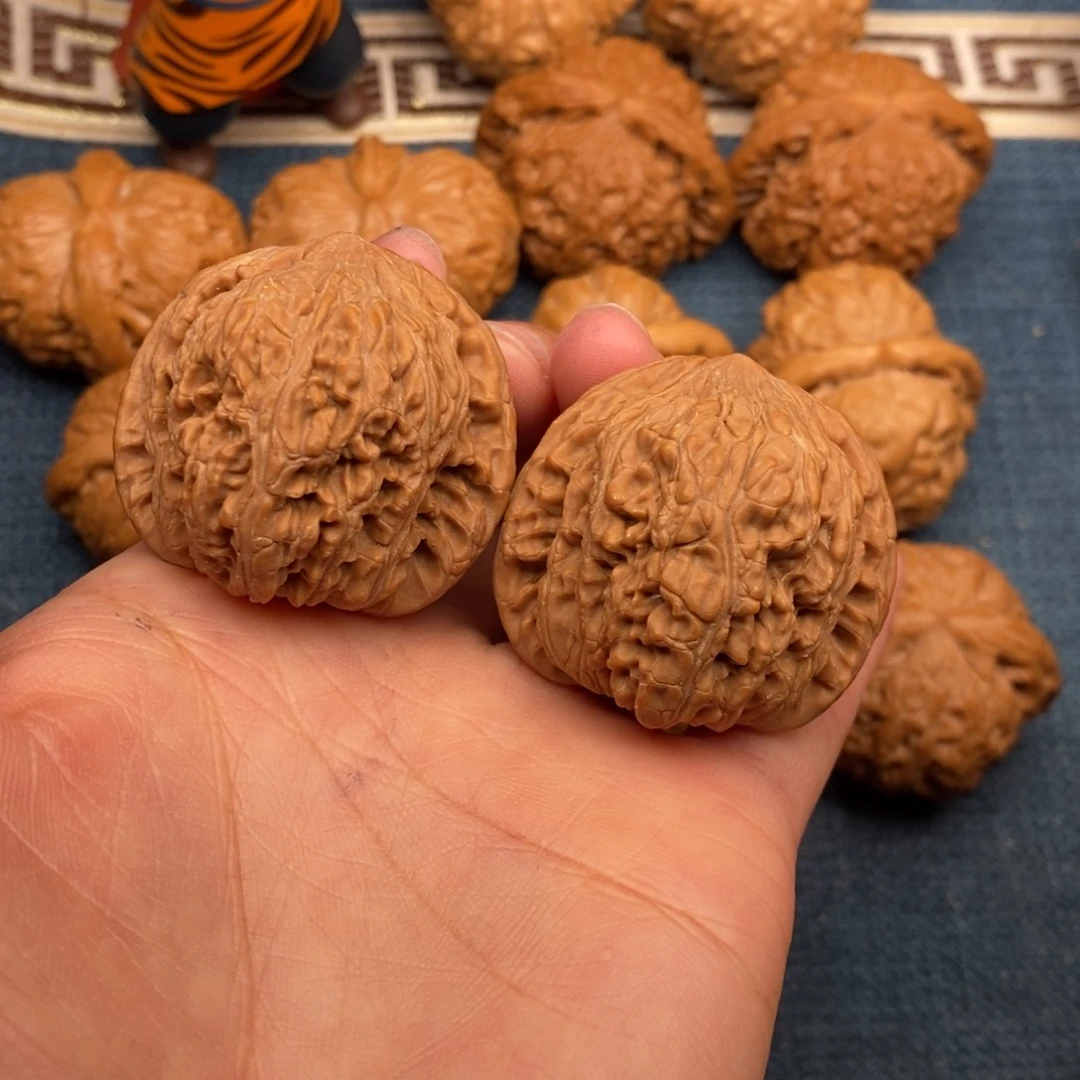 文玩核桃把件40全品毕业球绣球