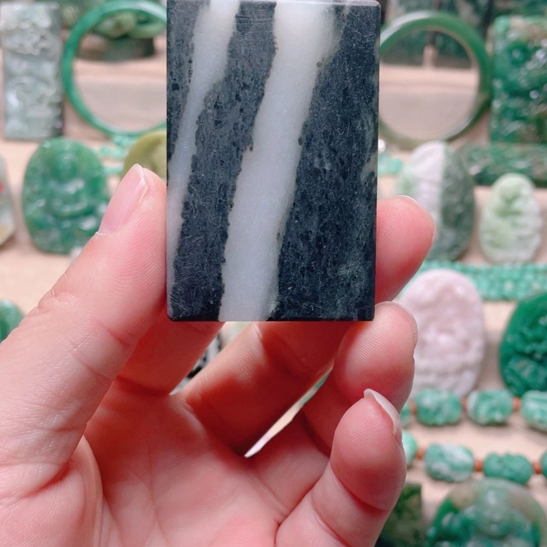 独山玉未镶嵌颈饰