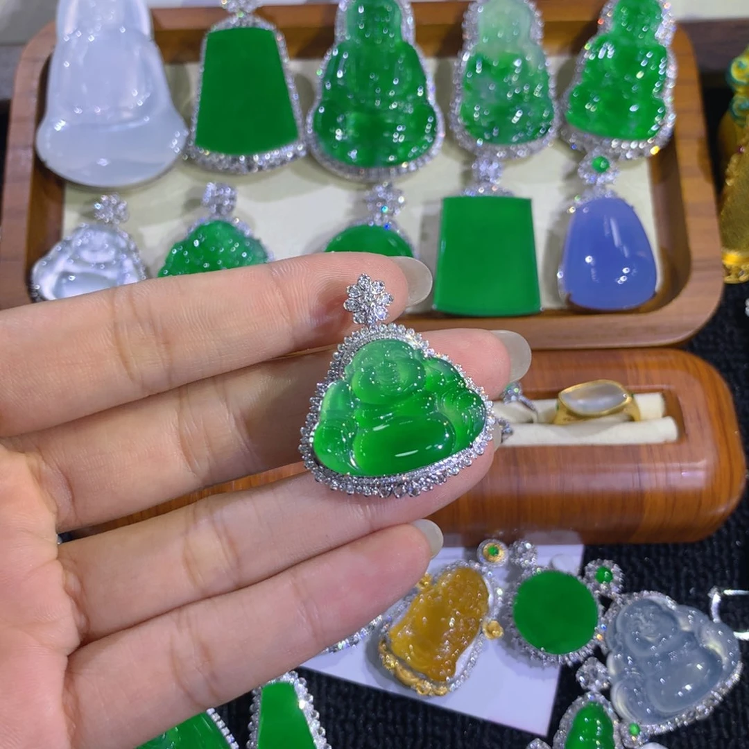 翡翠18K金镶嵌颈饰8888888888