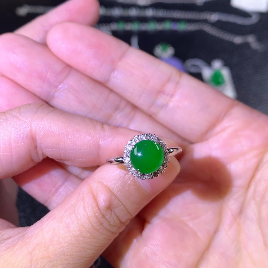 翡翠戒指18K金镶嵌翡翠