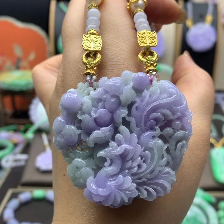 翡翠未镶嵌吊坠(赠链)