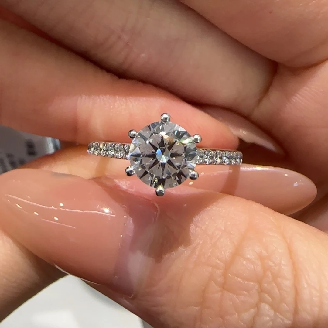 铂Pt950镶嵌实验室培育钻石1卡星光白月光