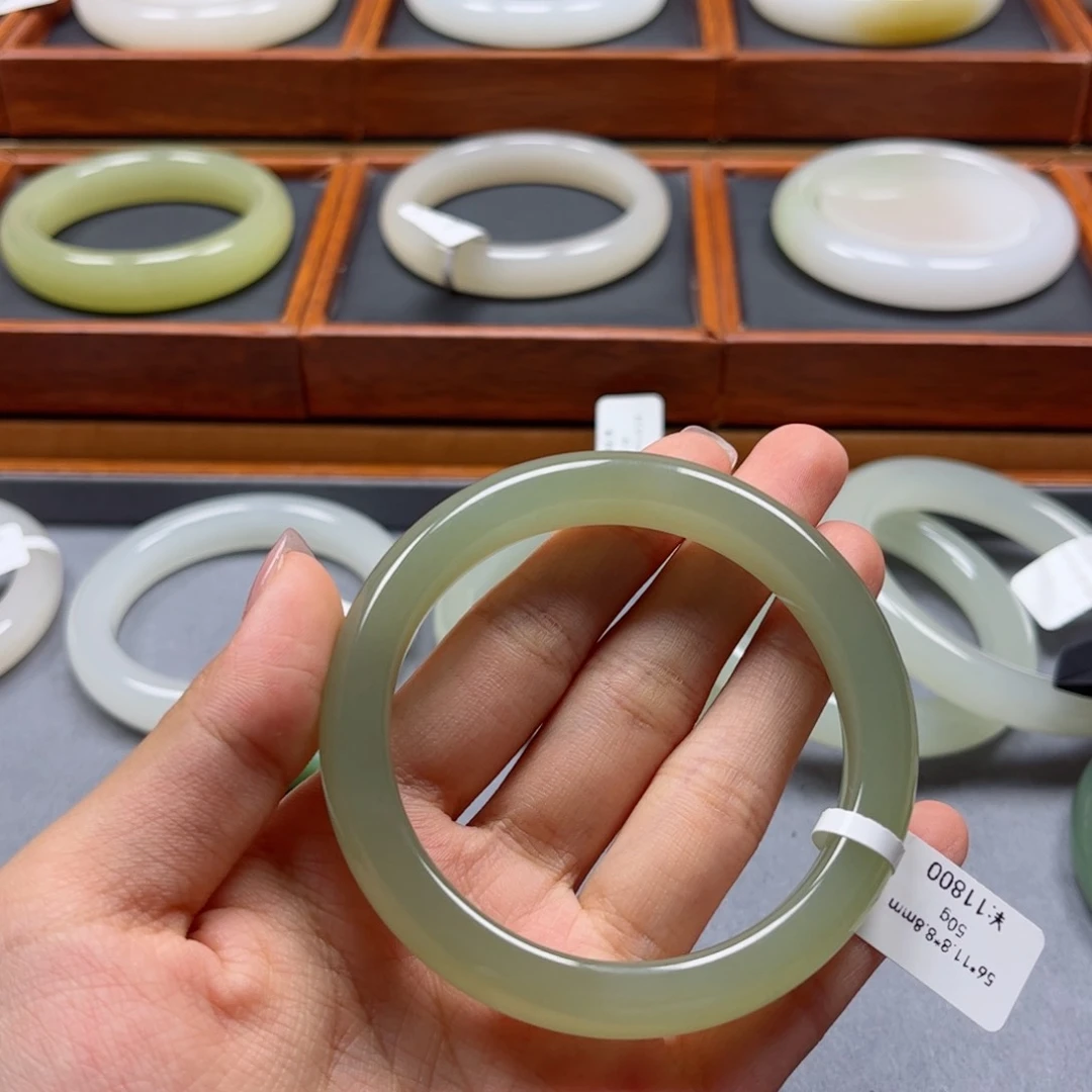 和田玉手镯未镶嵌