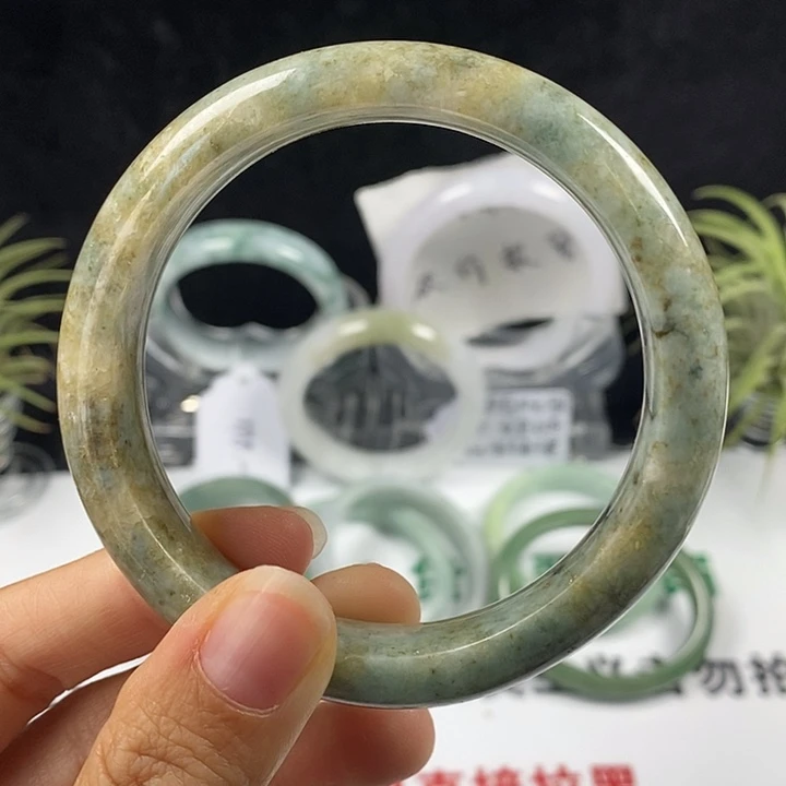 翡翠未镶嵌手镯31号。 59圈