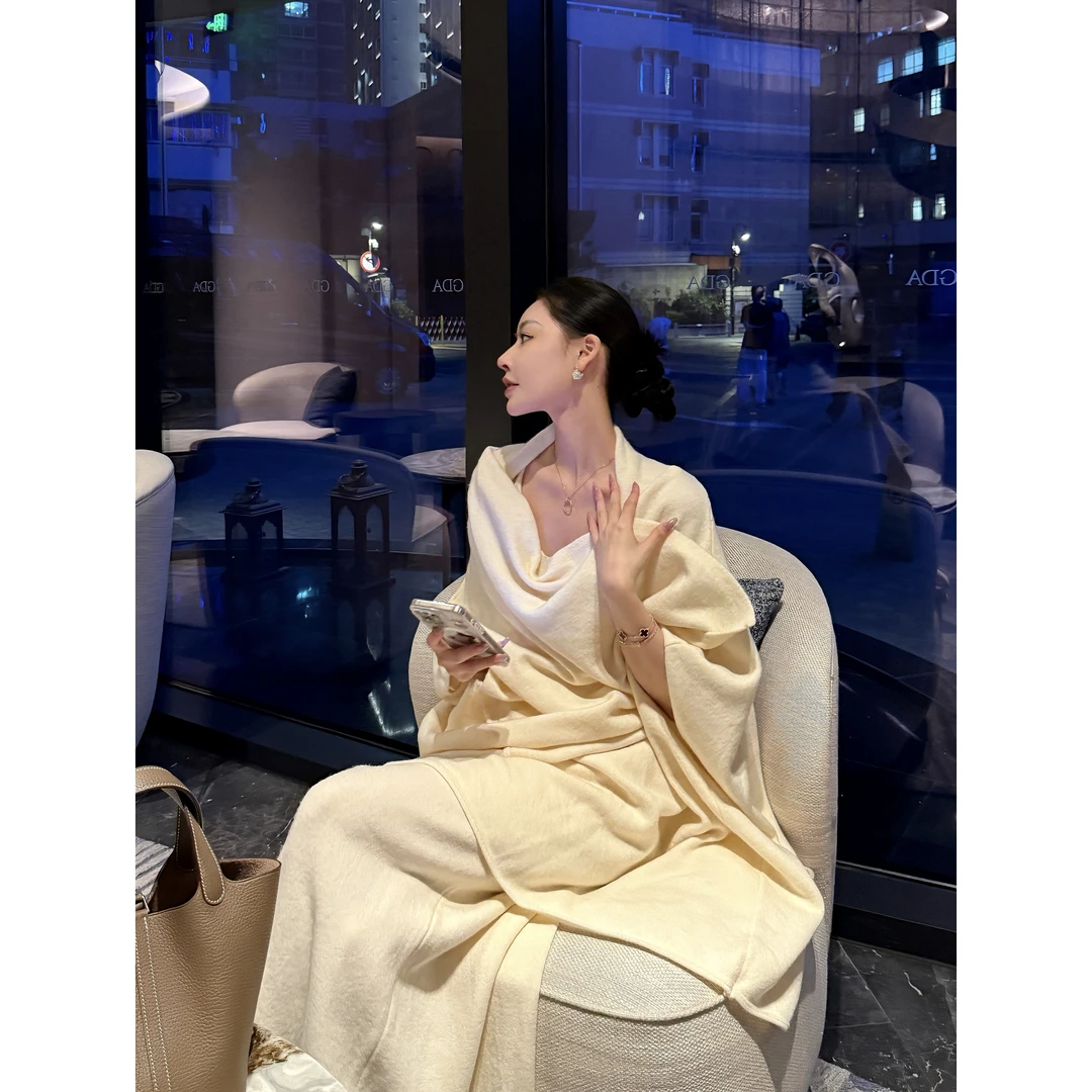 释放优雅气韵_宽松柔软吊带裙斗篷式开衫套装