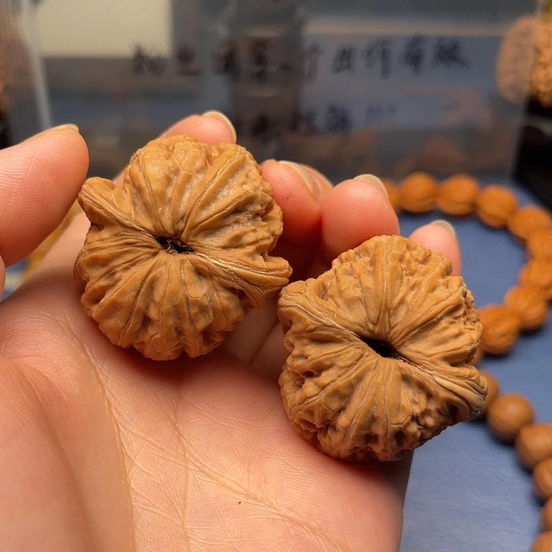 R***e文玩核桃吊坠元宝