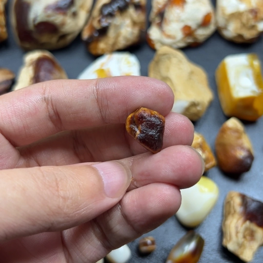 定制琥珀未镶嵌染****作琥珀蜜蜡原石定制