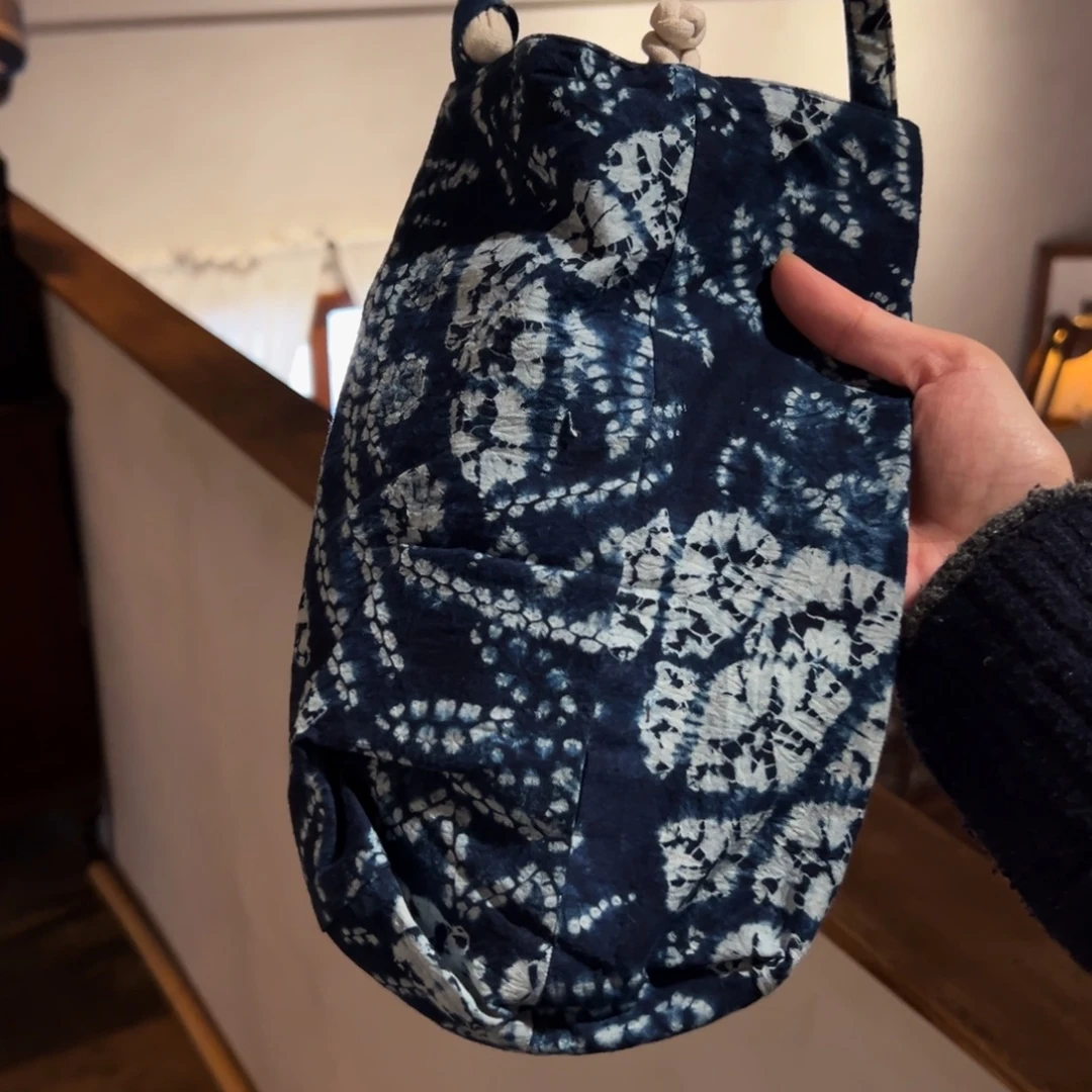 瓷片陶瓷。        陶瓷。