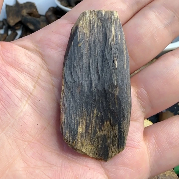 鑫***艺沉香碎屑沉香绿奇楠沉香块料6.7克