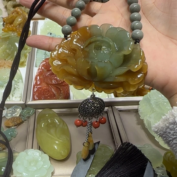 蛇纹石玉吊坠未镶嵌