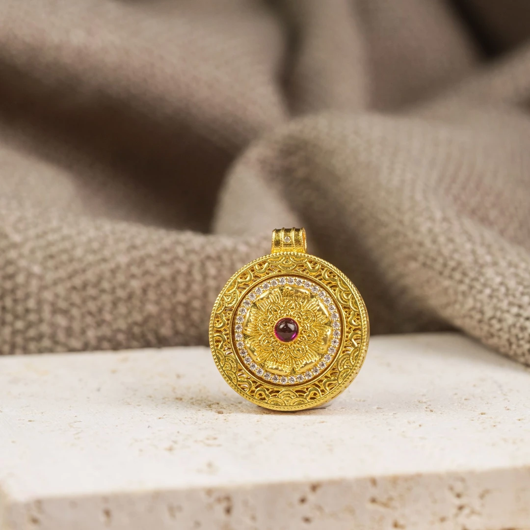 汕溏珠宝 黄金八宝罗盘吊坠莫桑镶嵌足金工78