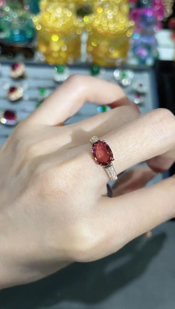 18K金镶嵌碧玺戒指