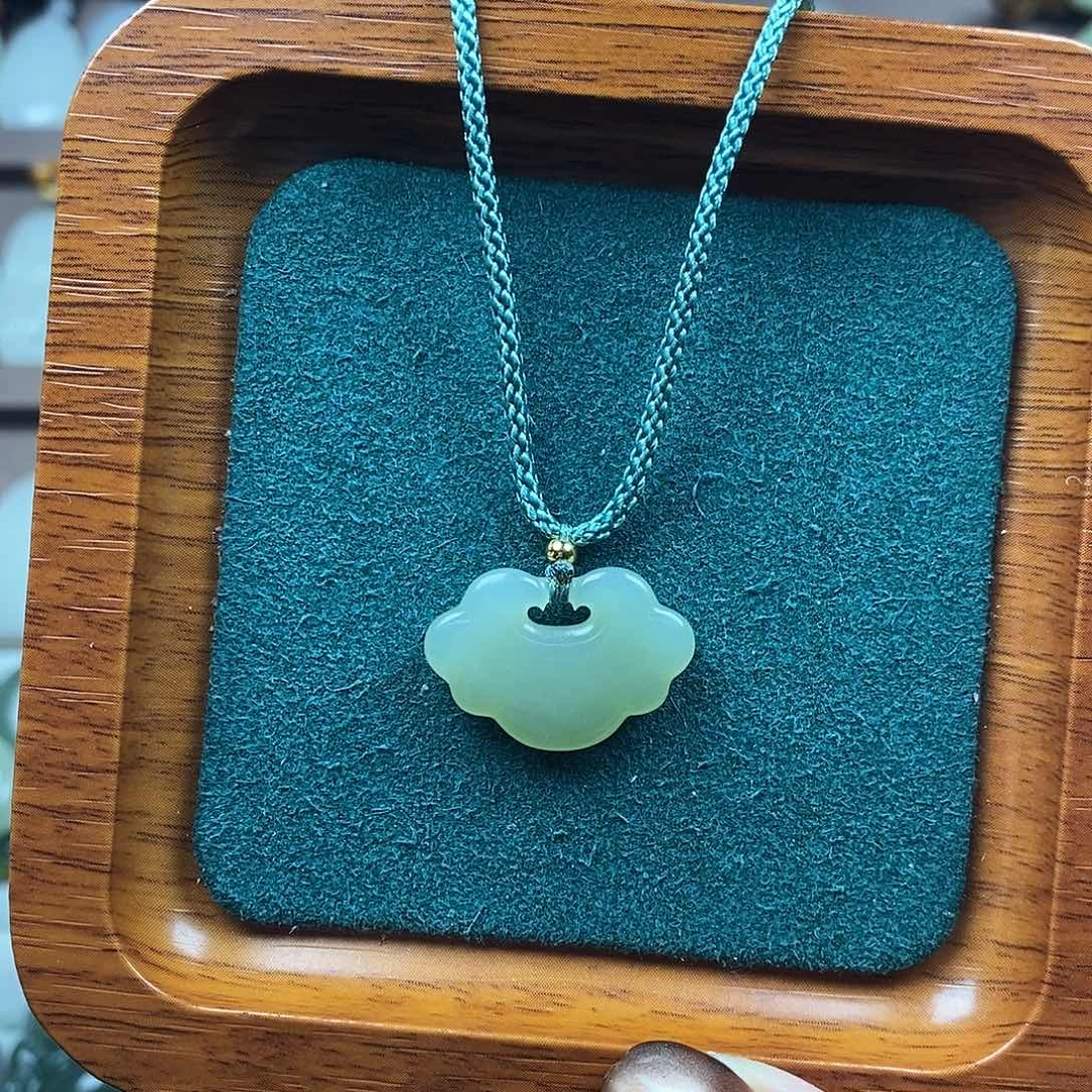 和田玉未镶嵌颈饰祥云锁多样性发1件