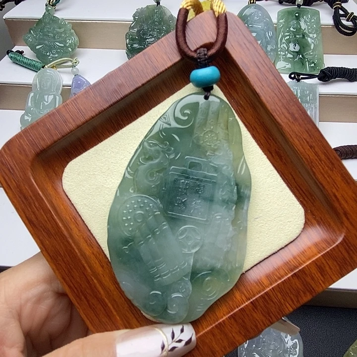 翡翠未镶嵌颈饰厚德载物八破图